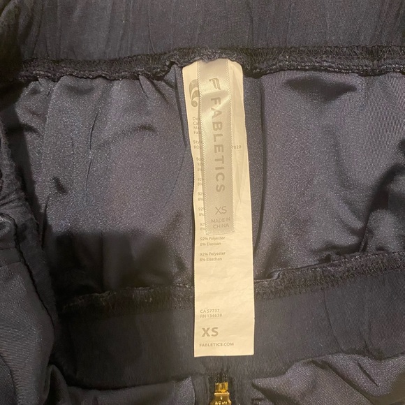 ✨Fabletics (NWOT) Velour Jumpsuit Size XS✨ - Picture 8 of 8